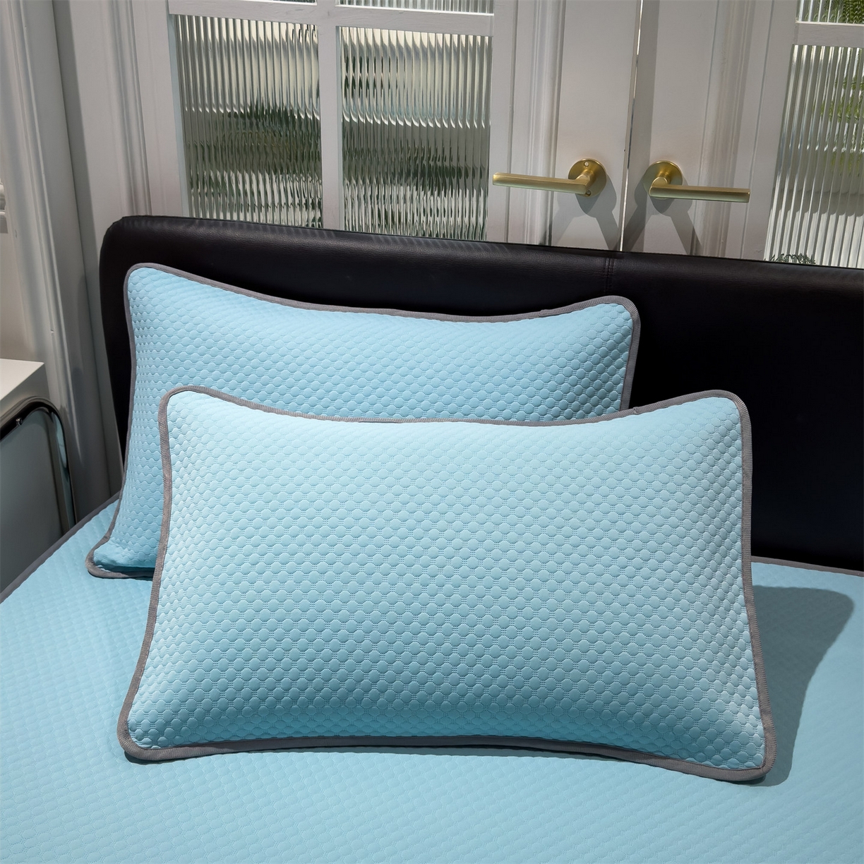 91家纺网 家纺一手货源 找家纺 乐家欣 2025新款A类5A抗菌级针织豆豆床笠系列 豆豆床笠-清水蓝