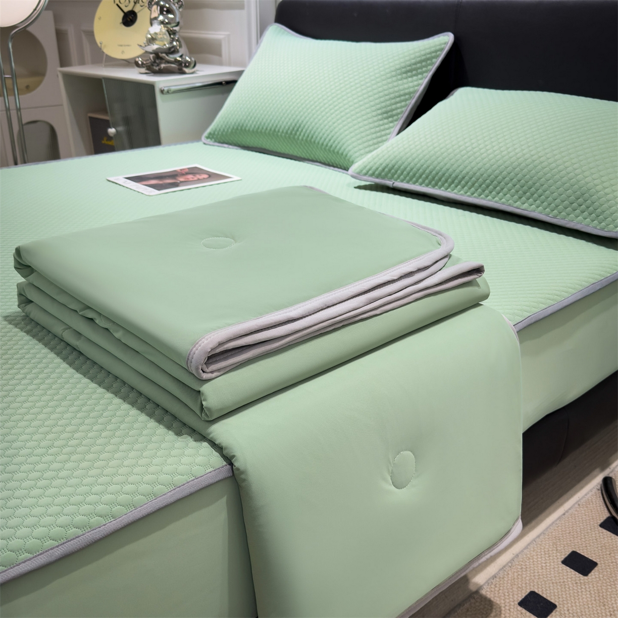 91家纺网 家纺一手货源 找家纺 乐家欣 2025新款A类5A抗菌级针织豆豆床笠系列 豆豆床笠-松绿