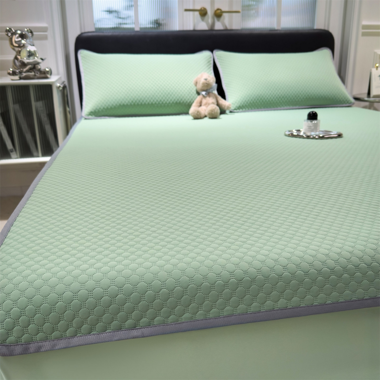 91家纺网 家纺一手货源 找家纺 乐家欣 2025新款A类5A抗菌级针织豆豆床笠系列 豆豆床笠-松绿