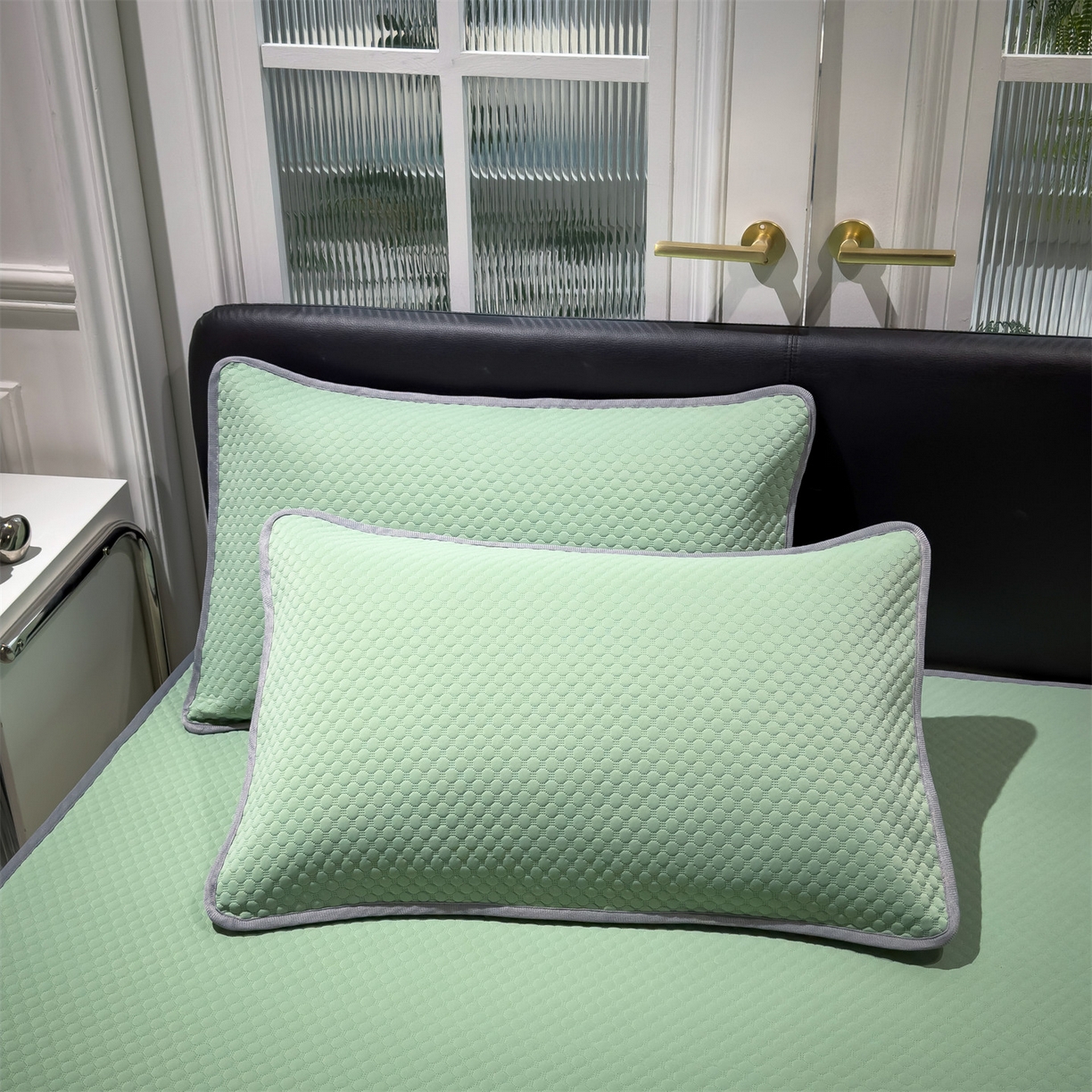 91家纺网 家纺一手货源 找家纺 乐家欣 2025新款A类5A抗菌级针织豆豆床笠系列 豆豆床笠-松绿