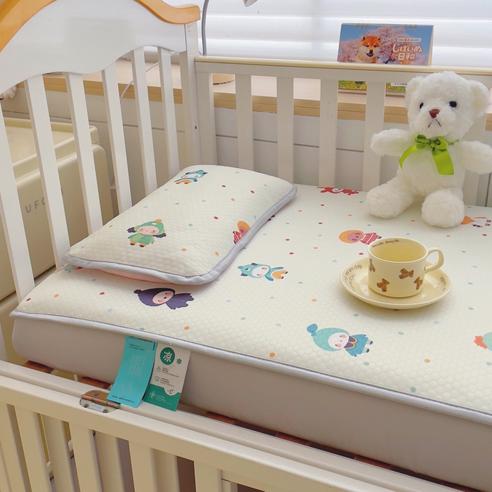 91家纺网 家纺一手货源 找家纺 小叮当家纺仓储工厂店 （提供买家秀 爆款花型 不断货）2025新款冰豆豆儿童卡通凉席床笠 波点小熊