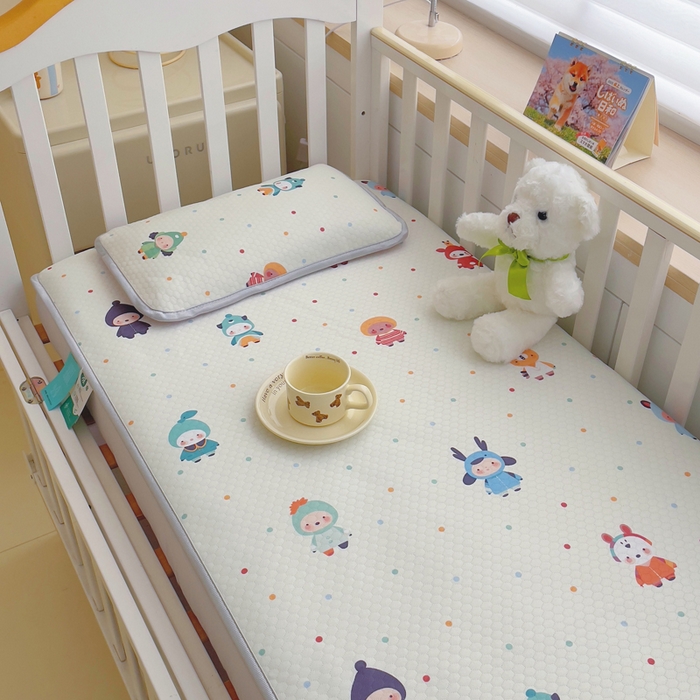 91家纺网 家纺一手货源 找家纺 小叮当家纺仓储工厂店 （提供买家秀 爆款花型 不断货）2025新款冰豆豆儿童卡通凉席床笠 波点小熊