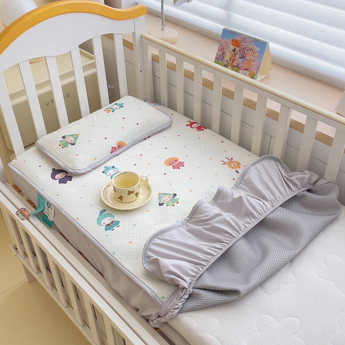 91家纺网 家纺一手货源 找家纺 小叮当家纺仓储工厂店 （提供买家秀 爆款花型 不断货）2025新款冰豆豆儿童卡通凉席床笠 波点小熊