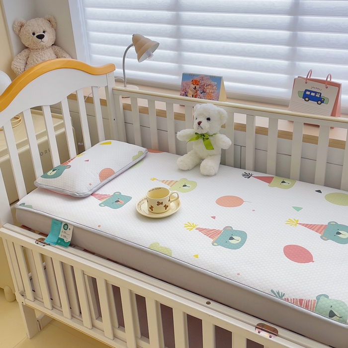 91家纺网 家纺一手货源 找家纺 小叮当家纺仓储工厂店 （提供买家秀 爆款花型 不断货）2025新款冰豆豆儿童卡通凉席床笠 菠萝小熊