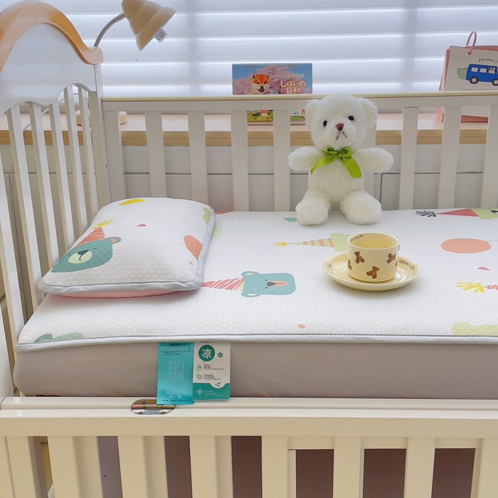 91家纺网 家纺一手货源 找家纺 小叮当家纺仓储工厂店 （提供买家秀 爆款花型 不断货）2025新款冰豆豆儿童卡通凉席床笠 菠萝小熊