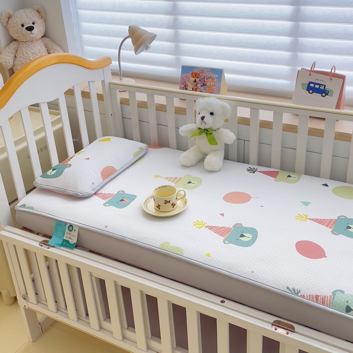 91家纺网 家纺一手货源 找家纺 小叮当家纺仓储工厂店 （提供买家秀 爆款花型 不断货）2025新款冰豆豆儿童卡通凉席床笠 菠萝小熊