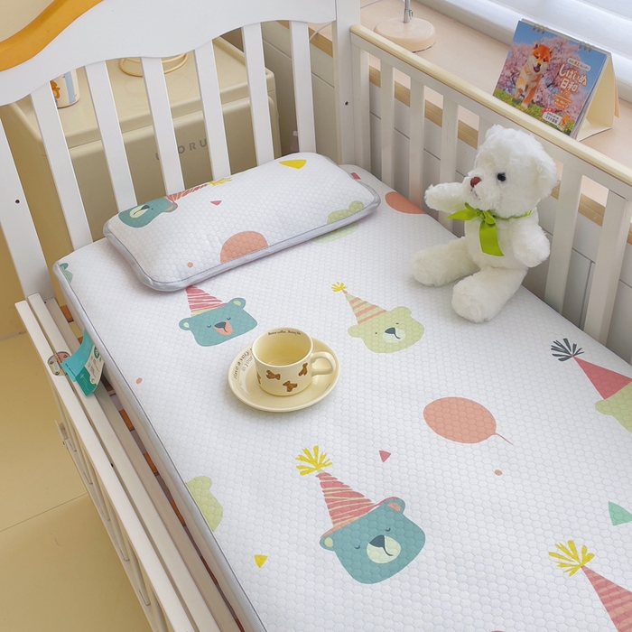 91家纺网 家纺一手货源 找家纺 小叮当家纺仓储工厂店 （提供买家秀 爆款花型 不断货）2025新款冰豆豆儿童卡通凉席床笠 菠萝小熊