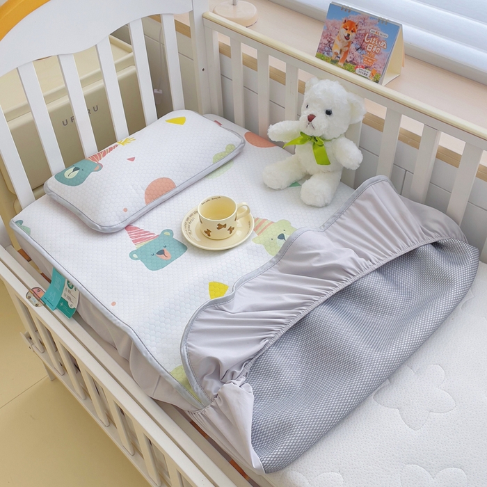 91家纺网 家纺一手货源 找家纺 小叮当家纺仓储工厂店 （提供买家秀 爆款花型 不断货）2025新款冰豆豆儿童卡通凉席床笠 菠萝小熊