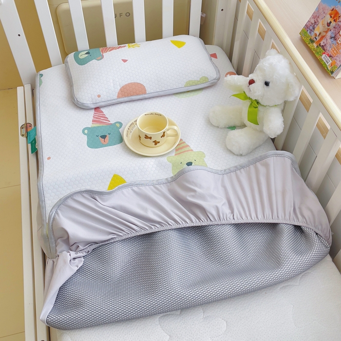 91家纺网 家纺一手货源 找家纺 小叮当家纺仓储工厂店 （提供买家秀 爆款花型 不断货）2025新款冰豆豆儿童卡通凉席床笠 菠萝小熊