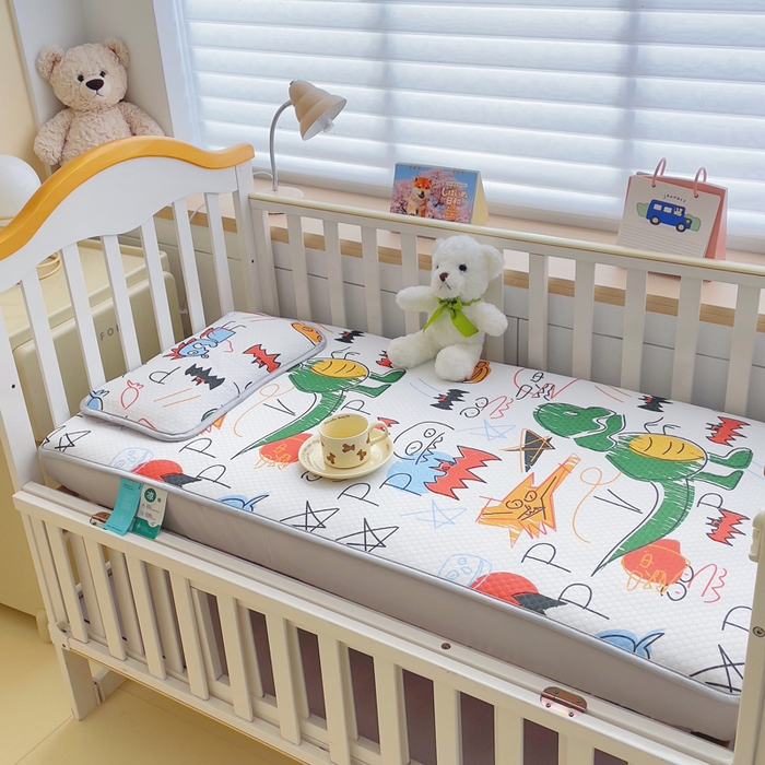 91家纺网 家纺一手货源 找家纺 小叮当家纺仓储工厂店 （提供买家秀 爆款花型 不断货）2025新款冰豆豆儿童卡通凉席床笠 恐龙