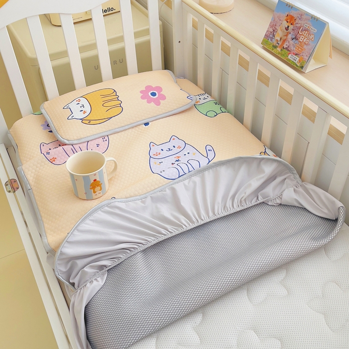 91家纺网 家纺一手货源 找家纺 小叮当家纺仓储工厂店 （提供买家秀 爆款花型 不断货）2025新款冰豆豆儿童卡通凉席床笠 小猫