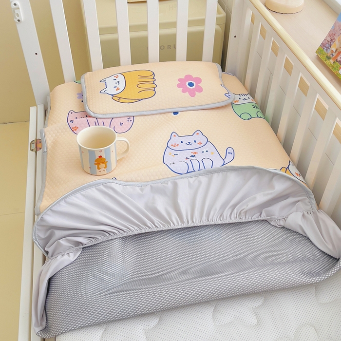 91家纺网 家纺一手货源 找家纺 小叮当家纺仓储工厂店 （提供买家秀 爆款花型 不断货）2025新款冰豆豆儿童卡通凉席床笠 小猫