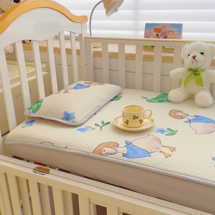 91家纺网 家纺一手货源 找家纺 小叮当家纺仓储工厂店 （提供买家秀 爆款花型 不断货）2025新款冰豆豆儿童卡通凉席床笠 小鸭子