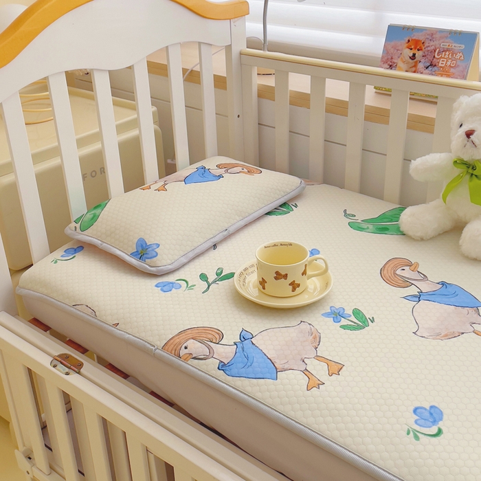 91家纺网 家纺一手货源 找家纺 小叮当家纺仓储工厂店 （提供买家秀 爆款花型 不断货）2025新款冰豆豆儿童卡通凉席床笠 小鸭子