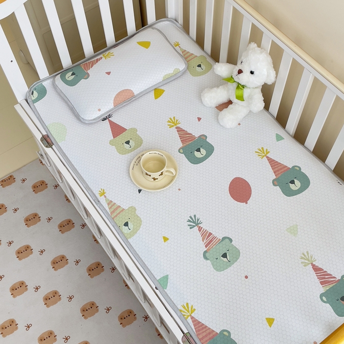 91家纺网 家纺一手货源 找家纺 小叮当家纺仓储工厂店 （提供买家秀 爆款花型 不断货）2025新款冰豆豆儿童卡通凉席床席 菠萝小熊