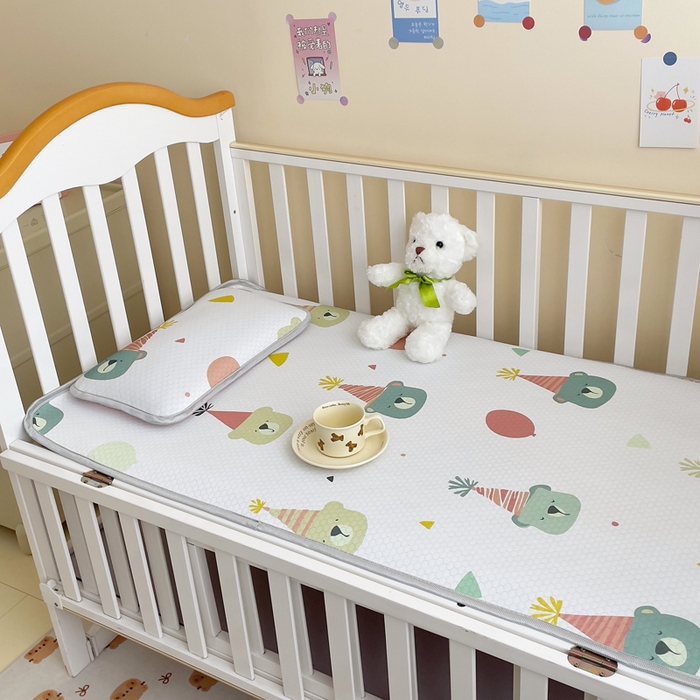 91家纺网 家纺一手货源 找家纺 小叮当家纺仓储工厂店 （提供买家秀 爆款花型 不断货）2025新款冰豆豆儿童卡通凉席床席 菠萝小熊