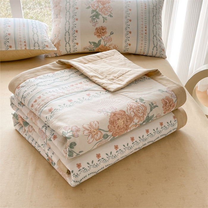 91家纺网 家纺一手货源 找家纺 蓝雀翎 2025新款全棉印花新疆棉花夏被 恋薇