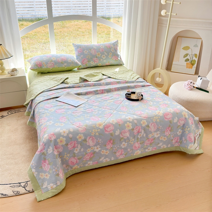 91家纺网 家纺一手货源 找家纺 蓝雀翎 2025新款全棉印花新疆棉花夏被 缤纷花朵