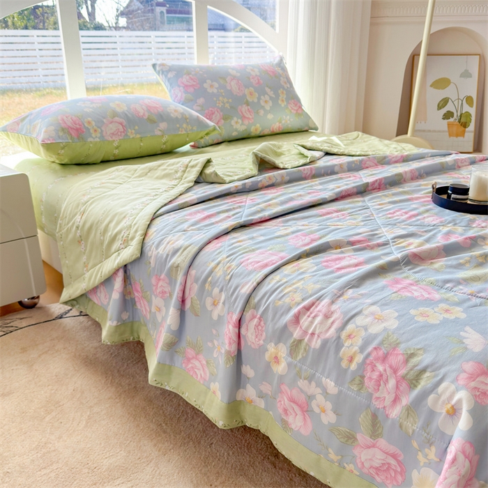 91家纺网 家纺一手货源 找家纺 蓝雀翎 2025新款全棉印花新疆棉花夏被 缤纷花朵