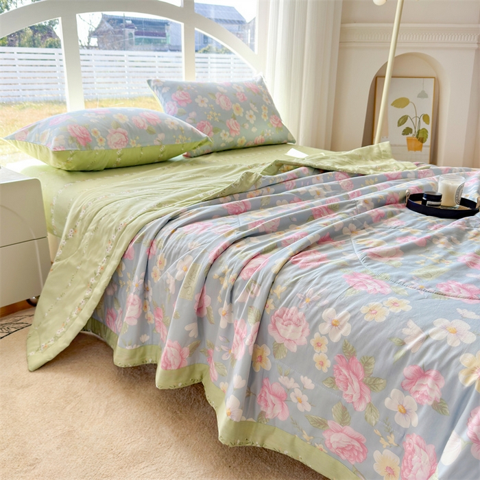 91家纺网 家纺一手货源 找家纺 蓝雀翎 2025新款全棉印花新疆棉花夏被 缤纷花朵