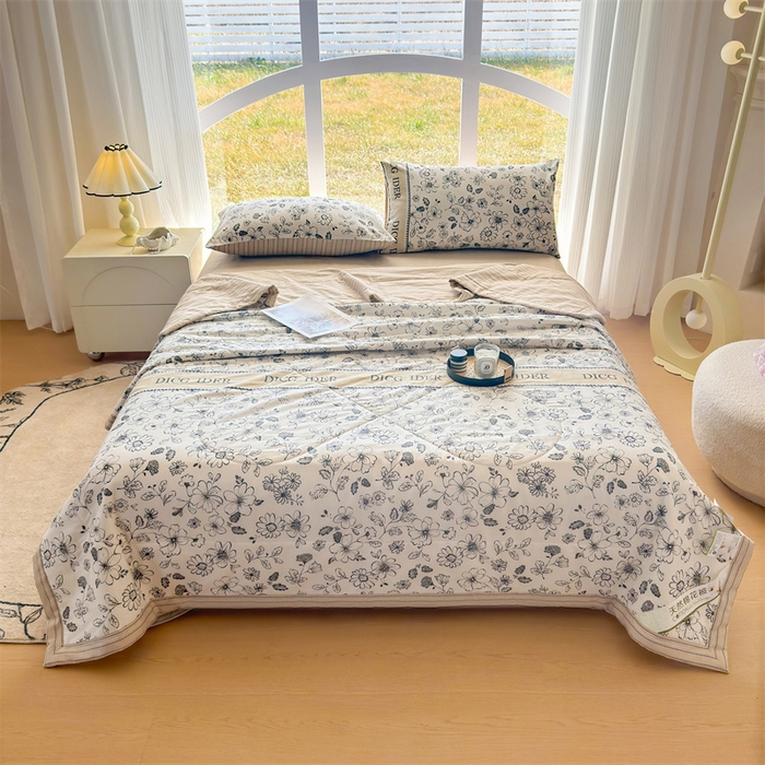 91家纺网 家纺一手货源 找家纺 蓝雀翎 2025新款全棉印花新疆棉花夏被 迪克奥莱