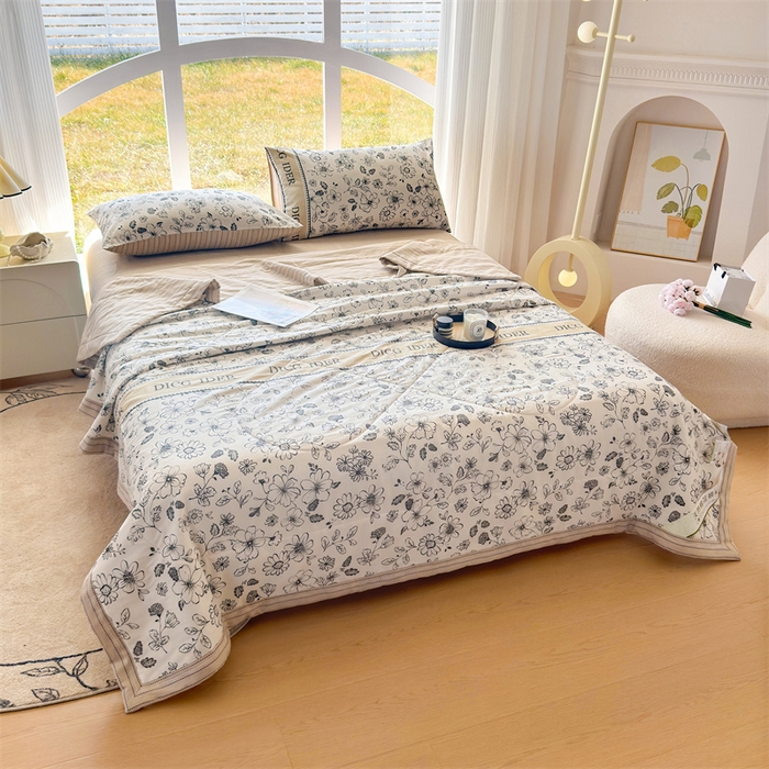 91家纺网 家纺一手货源 找家纺 蓝雀翎 2025新款全棉印花新疆棉花夏被 迪克奥莱