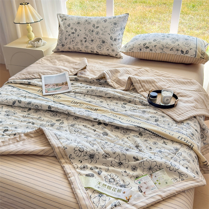 91家纺网 家纺一手货源 找家纺 蓝雀翎 2025新款全棉印花新疆棉花夏被 迪克奥莱