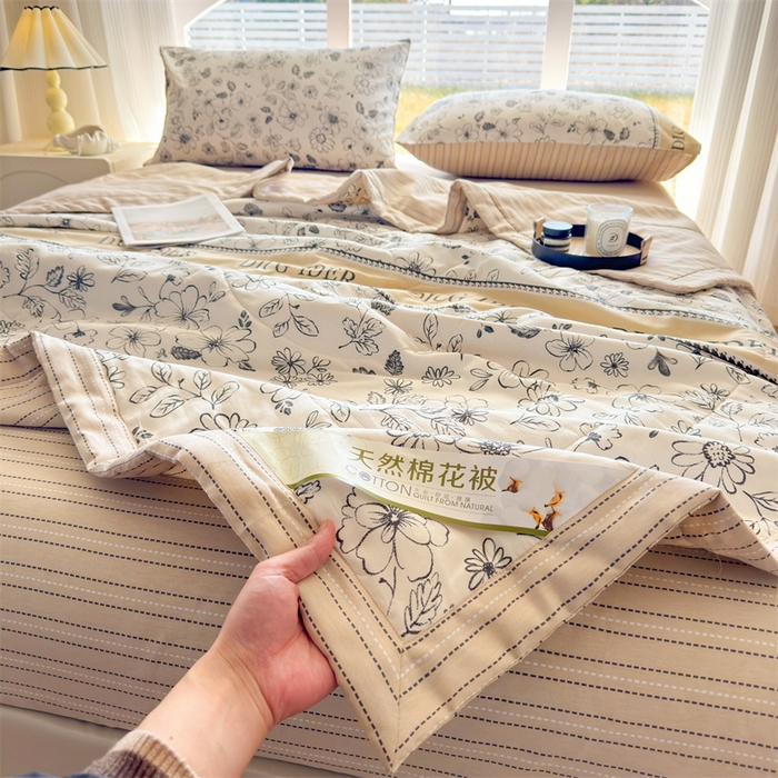91家纺网 家纺一手货源 找家纺 蓝雀翎 2025新款全棉印花新疆棉花夏被 迪克奥莱