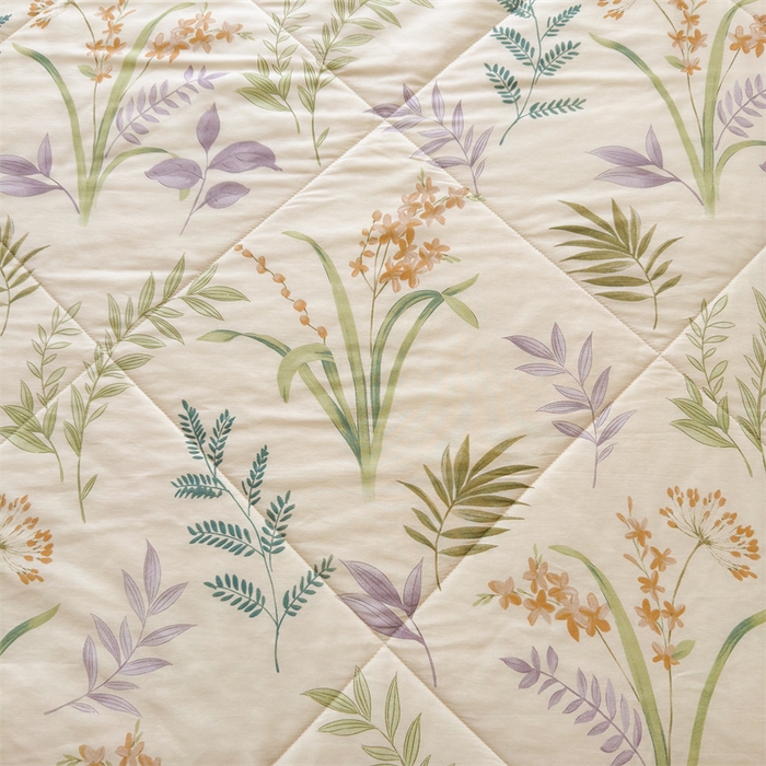 91家纺网 家纺一手货源 找家纺 蓝雀翎 2025新款全棉印花新疆棉花夏被 芳草梦恋