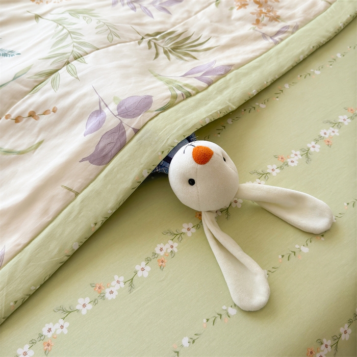 91家纺网 家纺一手货源 找家纺 蓝雀翎 2025新款全棉印花新疆棉花夏被 芳草梦恋