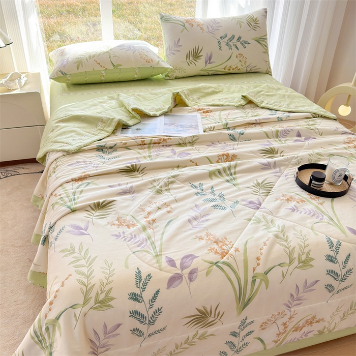 91家纺网 家纺一手货源 找家纺 蓝雀翎 2025新款全棉印花新疆棉花夏被 芳草梦恋