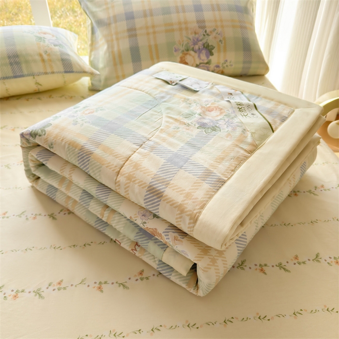 91家纺网 家纺一手货源 找家纺 蓝雀翎 2025新款全棉印花新疆棉花夏被 浪漫花香