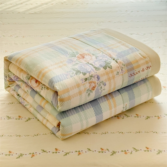 91家纺网 家纺一手货源 找家纺 蓝雀翎 2025新款全棉印花新疆棉花夏被 浪漫花香