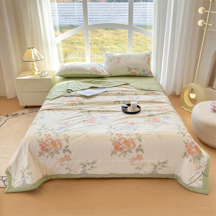 91家纺网 家纺一手货源 找家纺 蓝雀翎 2025新款全棉印花新疆棉花夏被 漫日之夏