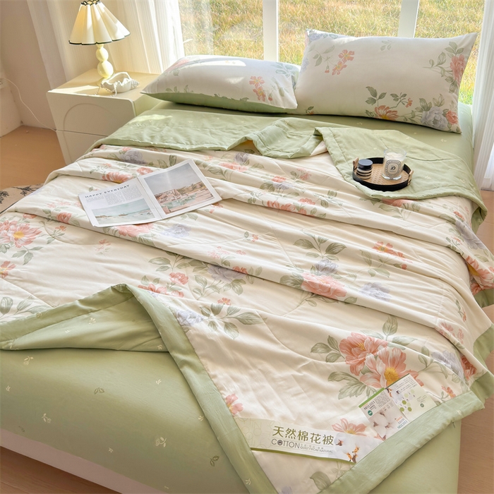 91家纺网 家纺一手货源 找家纺 蓝雀翎 2025新款全棉印花新疆棉花夏被 漫日之夏