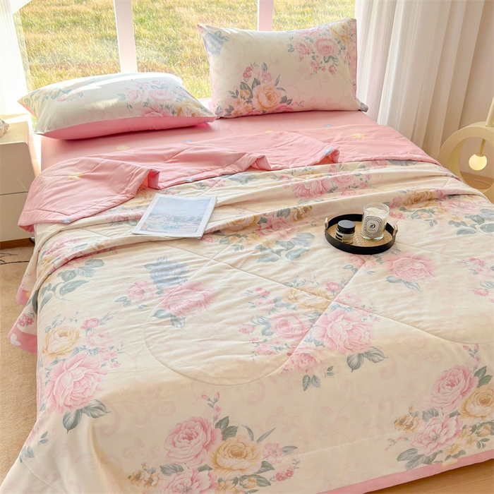 91家纺网 家纺一手货源 找家纺 蓝雀翎 2025新款全棉印花新疆棉花夏被 倾城之恋