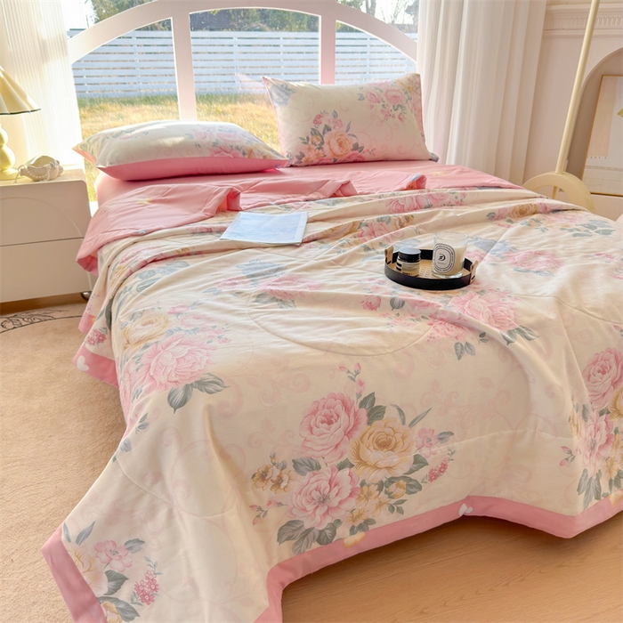 91家纺网 家纺一手货源 找家纺 蓝雀翎 2025新款全棉印花新疆棉花夏被 倾城之恋