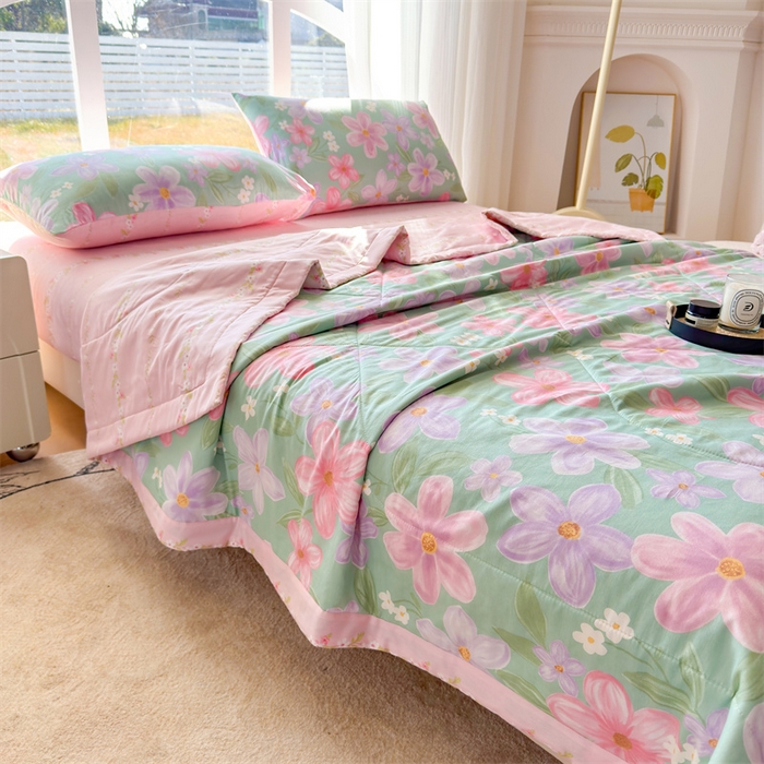 91家纺网 家纺一手货源 找家纺 蓝雀翎 2025新款全棉印花新疆棉花夏被 午后馨香