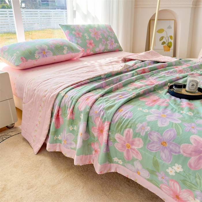 91家纺网 家纺一手货源 找家纺 蓝雀翎 2025新款全棉印花新疆棉花夏被 午后馨香