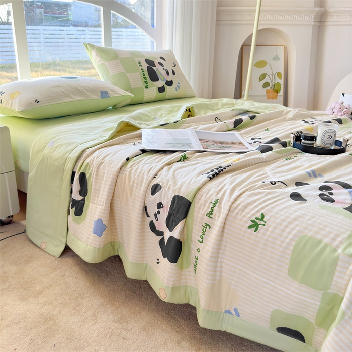 91家纺网 家纺一手货源 找家纺 蓝雀翎 2025新款全棉印花新疆棉花夏被 小熊猫