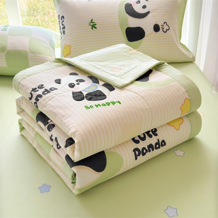 91家纺网 家纺一手货源 找家纺 蓝雀翎 2025新款全棉印花新疆棉花夏被 小熊猫