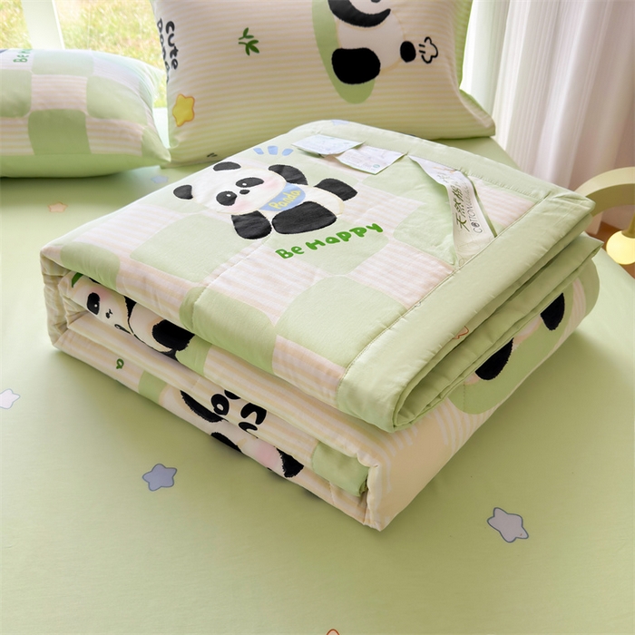 91家纺网 家纺一手货源 找家纺 蓝雀翎 2025新款全棉印花新疆棉花夏被 小熊猫