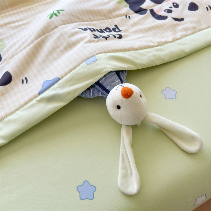 91家纺网 家纺一手货源 找家纺 蓝雀翎 2025新款全棉印花新疆棉花夏被 小熊猫