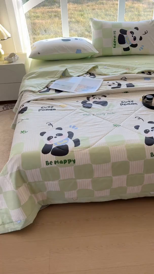 91家纺网 家纺一手货源 找家纺 蓝雀翎 2025新款全棉印花新疆棉花夏被 小熊猫