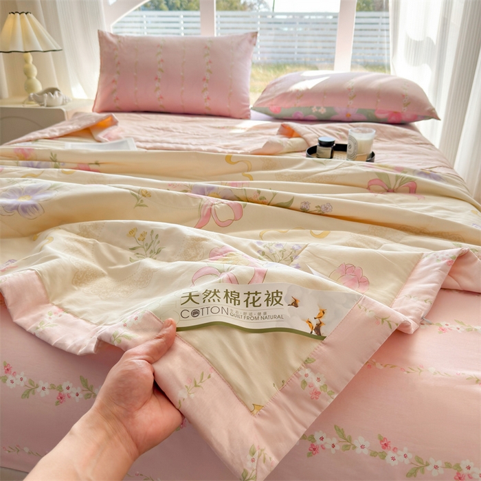 91家纺网 家纺一手货源 找家纺 蓝雀翎 2025新款全棉印花新疆棉花夏被 心怡如初