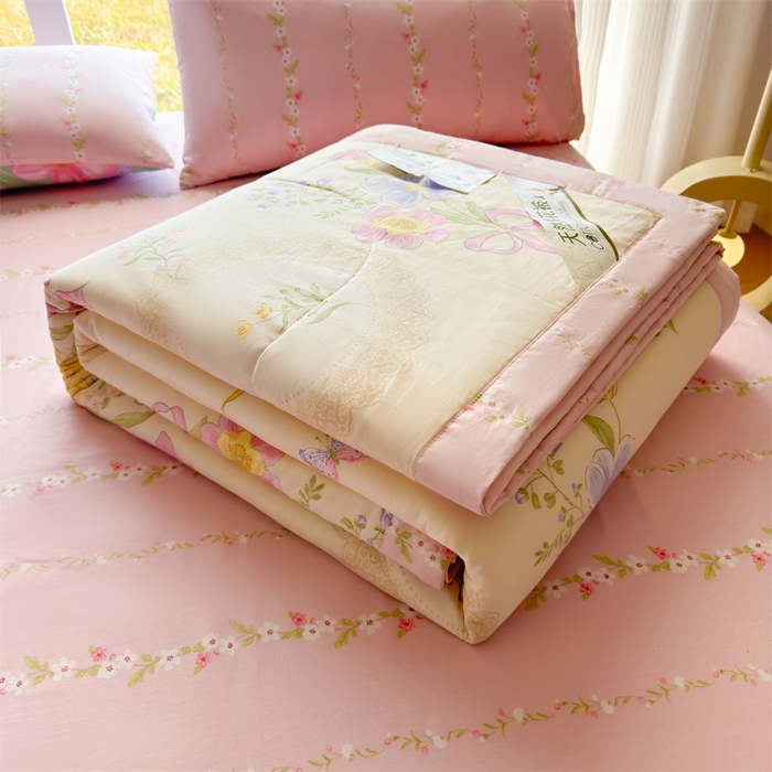 91家纺网 家纺一手货源 找家纺 蓝雀翎 2025新款全棉印花新疆棉花夏被 心怡如初