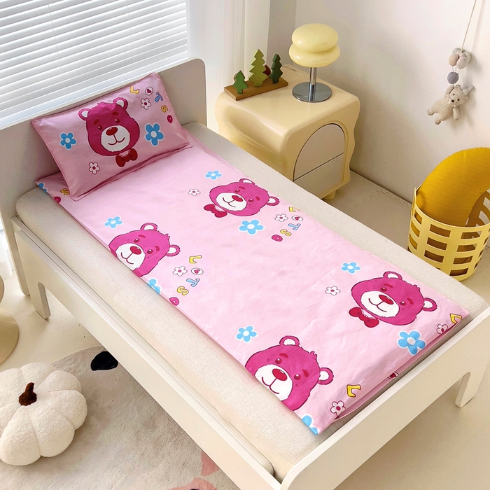 91家纺网 家纺一手货源 找家纺 2025年新款幼儿园全棉被子三件套宝宝入园纯棉六件套被褥午睡被套彩虹小熊