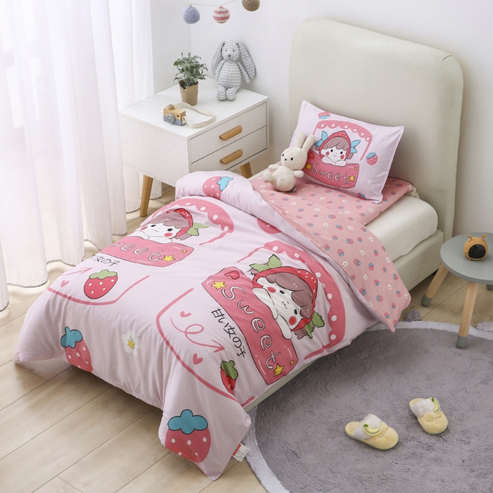 91家纺网 家纺一手货源 找家纺 2025年新款幼儿园全棉被子三件套宝宝入园纯棉六件套被褥午睡被套草莓女孩