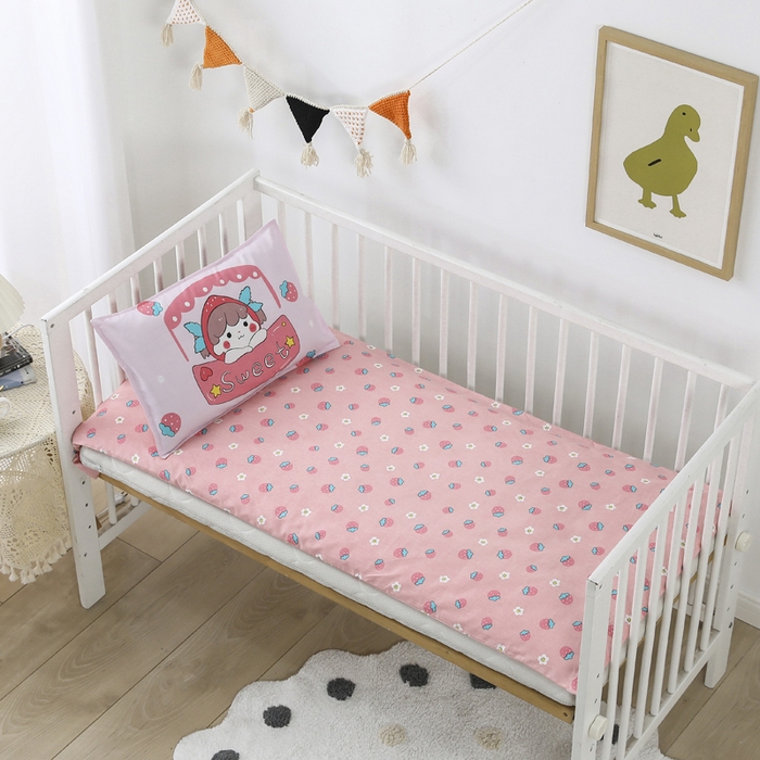 91家纺网 家纺一手货源 找家纺 2025年新款幼儿园全棉被子三件套宝宝入园纯棉六件套被褥午睡被套草莓女孩