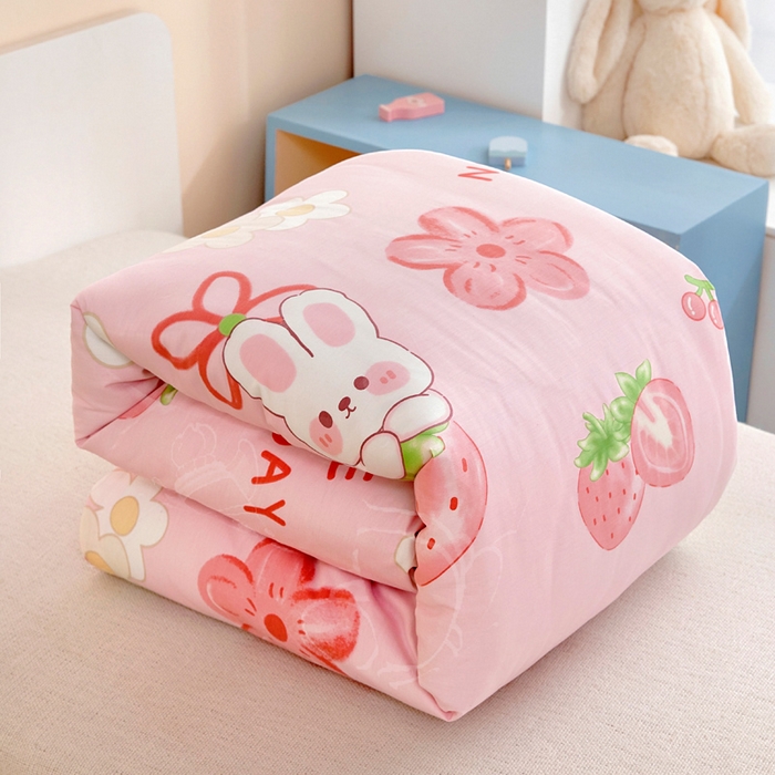 91家纺网 家纺一手货源 找家纺 2025年新款幼儿园全棉被子三件套宝宝入园纯棉六件套被褥午睡被套草莓兔子